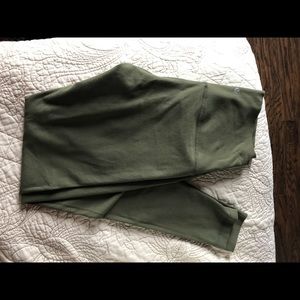 Lululemon army green wunder under